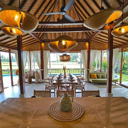 Villa Diyara Ubud - 6000 Sq Ft Private Villa - Stunning Rice Field View - Big Pool & Garden